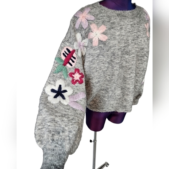 BNCI Gray Embroidered Daisy Oversized Wool Sweater Balloon Sleeves Size XS - Picture 4 of 8